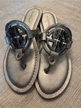 Pierre Dumas Pewter Logo Thong Sandals